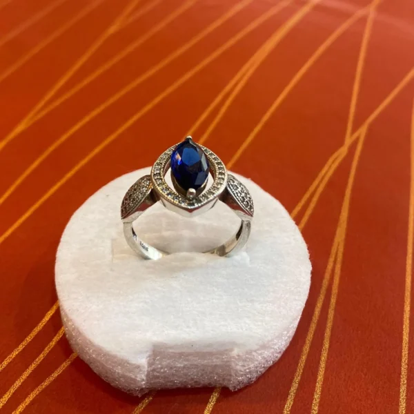 Elegant Italian ring