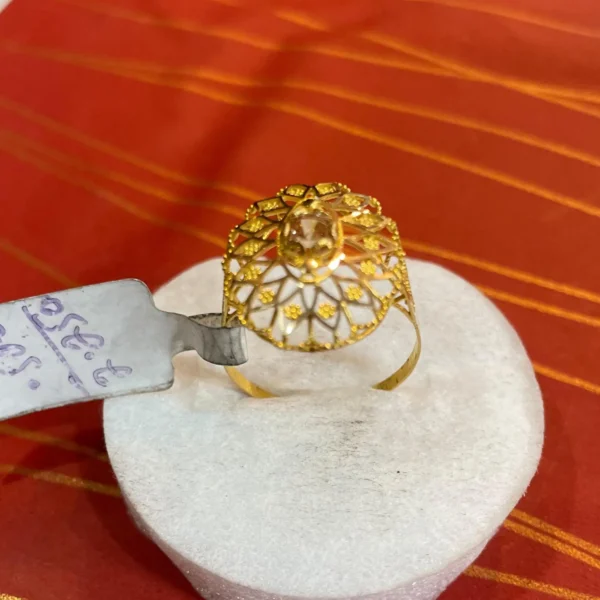 Simple gold ring