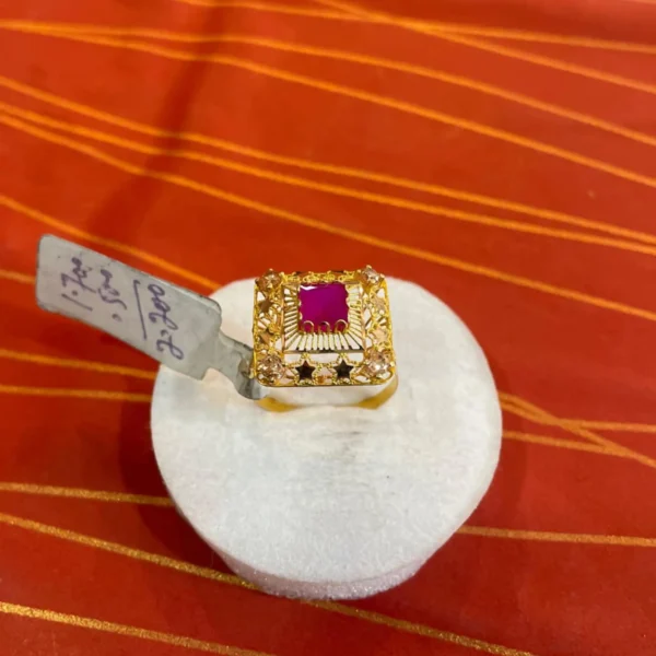 Elegant gold ring