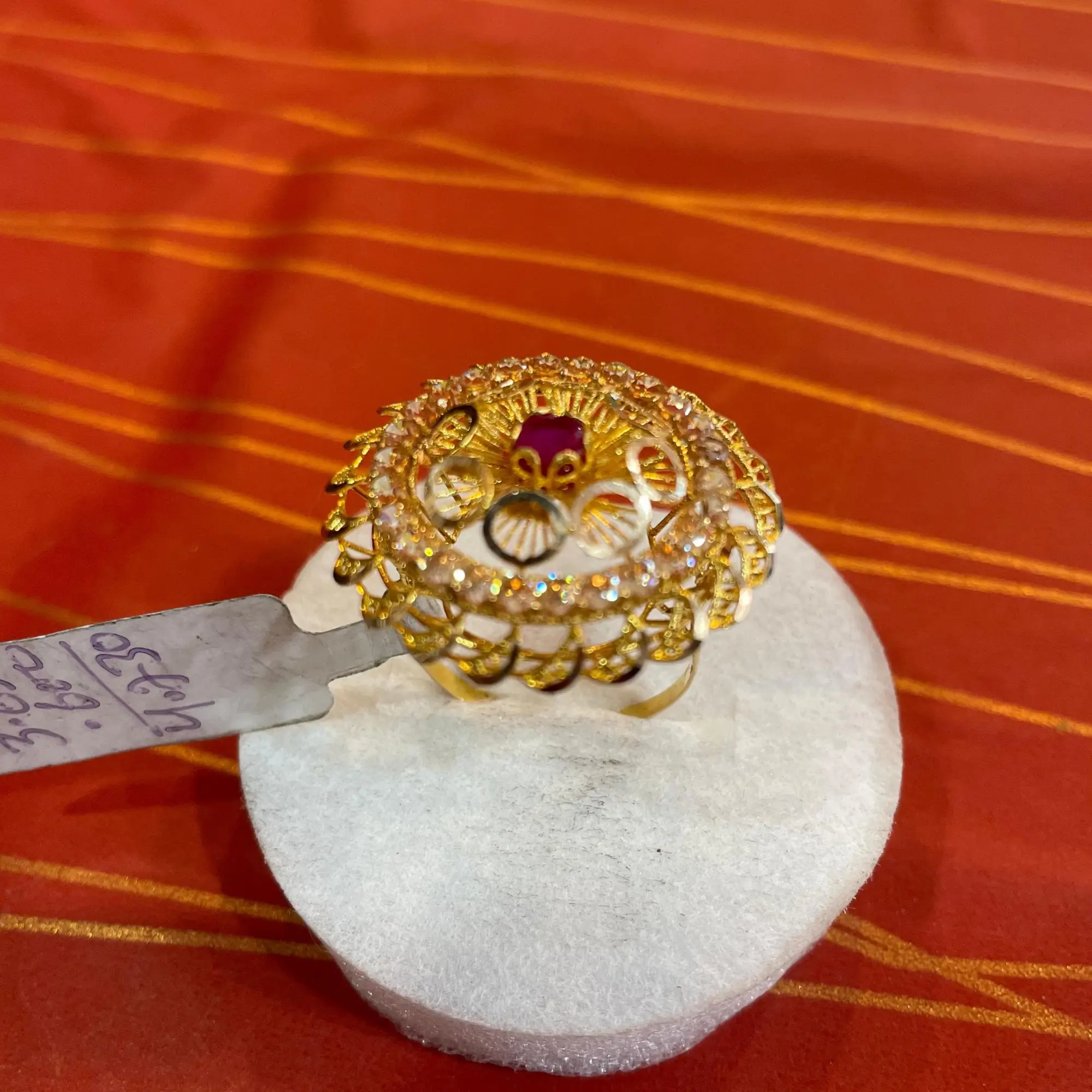 Luxury solitaire ring