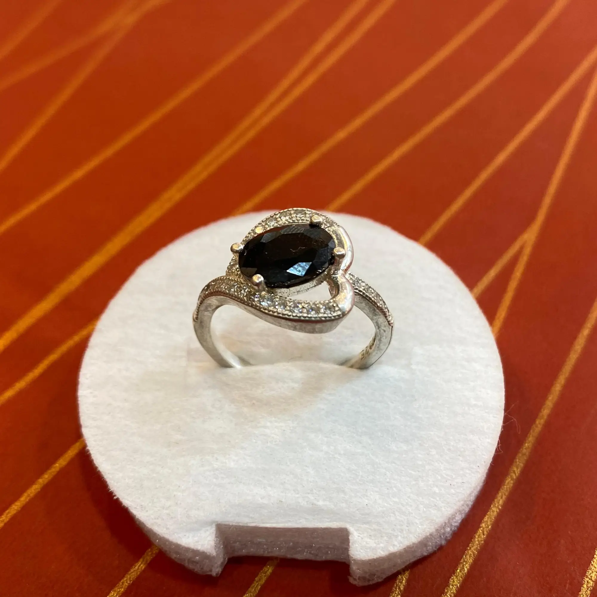 Elegant silver ring
